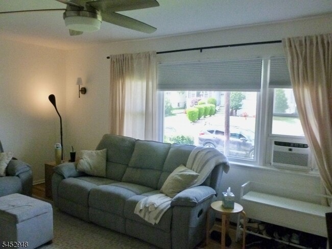 Photo - 33 N Willow St