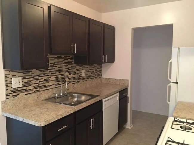 Building Photo - Auburn Hills, MI Unit 204