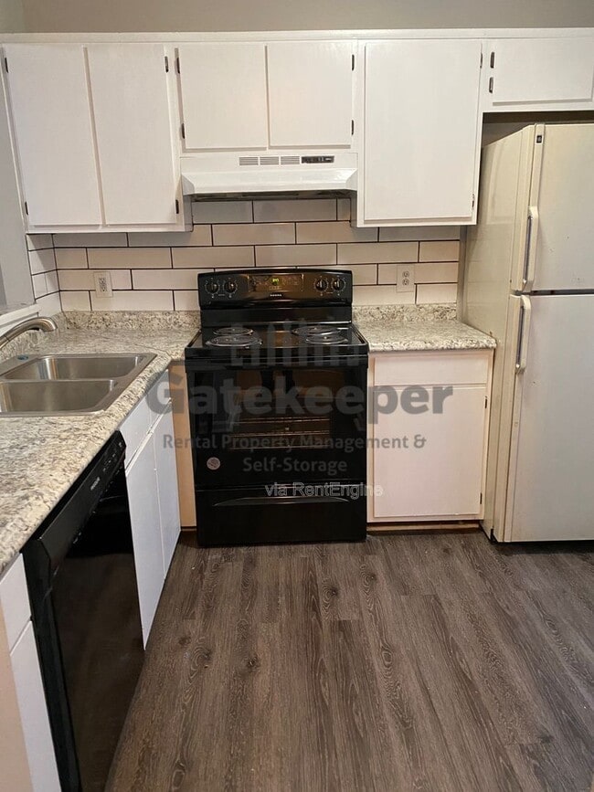 Photo - 209 Sheraton Ct