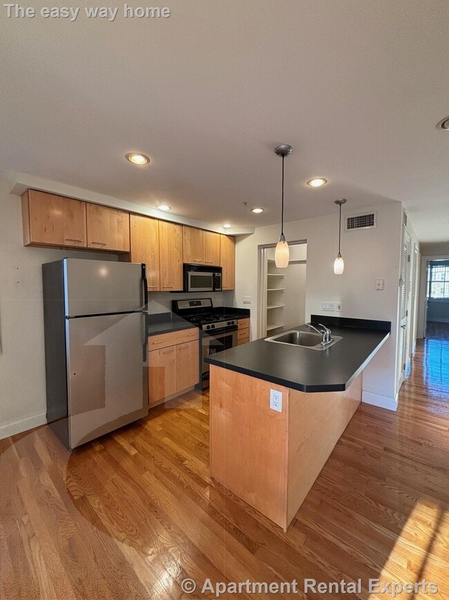 Building Photo - 1110 Massachusetts Ave Unit #3