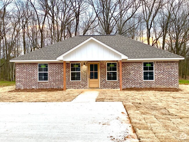 Building Photo - Saltillo School District Rental