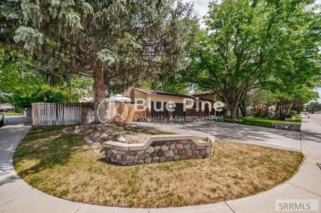 Photo - 648 Buckboard Ln