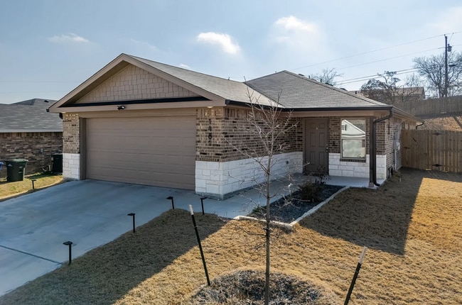 Building Photo - Must See!!! Stunning 4 Bed/2.5 Bath Home -...