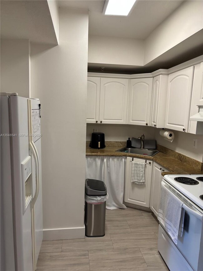 Photo - 3500 Coral Wy Unit 406