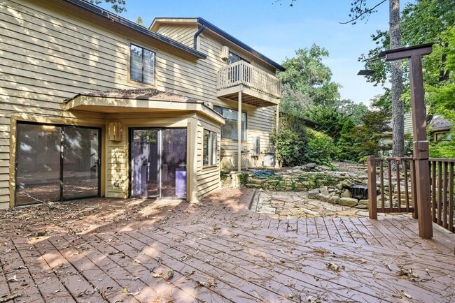 Photo - 1000 Muirfield Dr NE