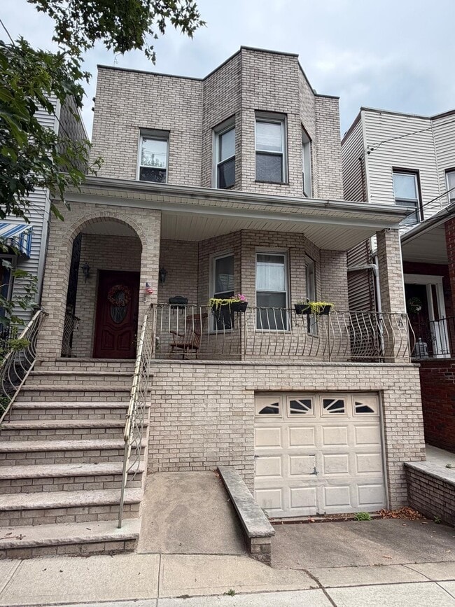 Building Photo - 110 Hauxhurst Ave