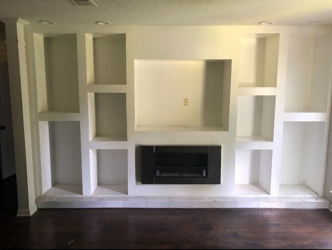 Photo - 8132 Hobbs Dr