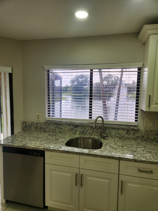 9712 Saratoga Park Ct Unit Villa