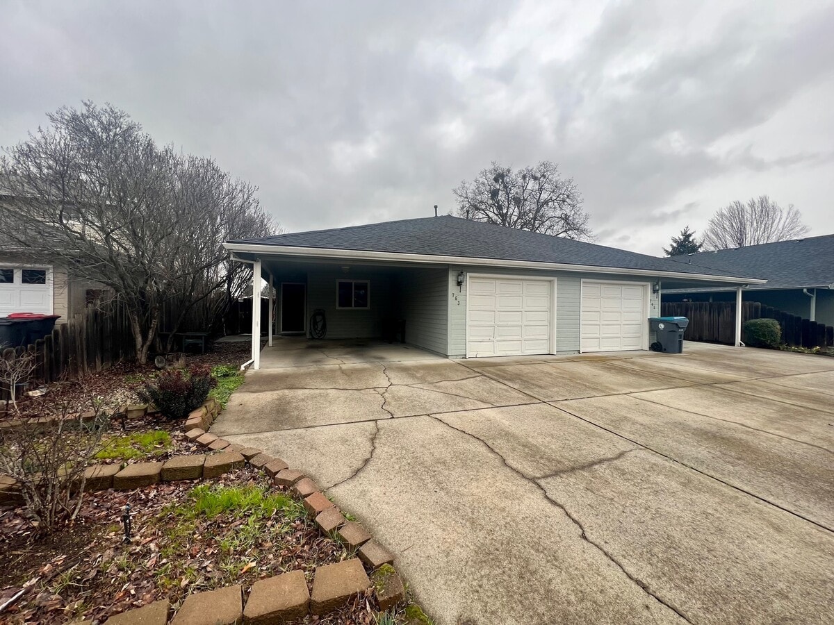 Photo - 763 Columbine Way