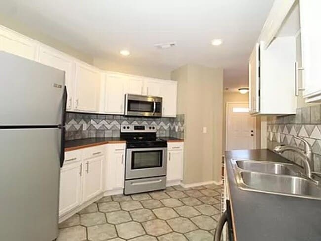 Photo - BEAUTIFUL HOME IN GREAT LOCATION!