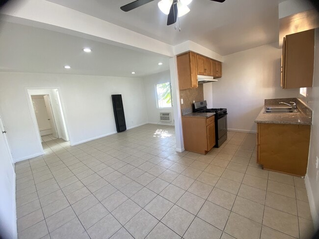 Building Photo - 8435 Willis Ave Unit 2 Rental