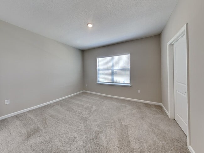 Photo - 637 Bayhawk St