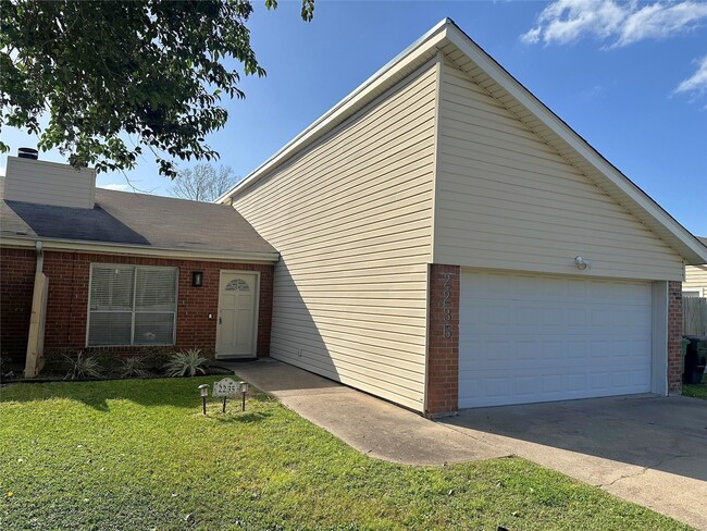 Building Photo - 2235 McKean Dr Rental