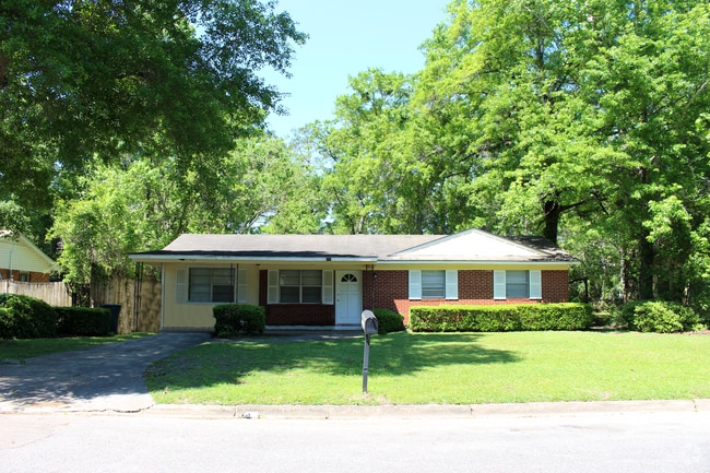 Building Photo - 824 Essex Dr Rental