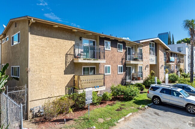 Alternar - Alhambra @ Studio City Apts.