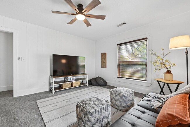 Photo - 408 S Wright St Unidad SI ID1520957P