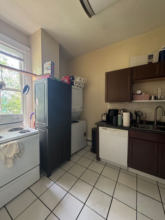 Photo - Large Three Bedroom Apartment - Downtown Unidad B