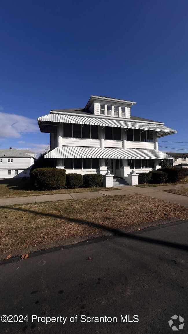 Building Photo - 130 9th St Rental