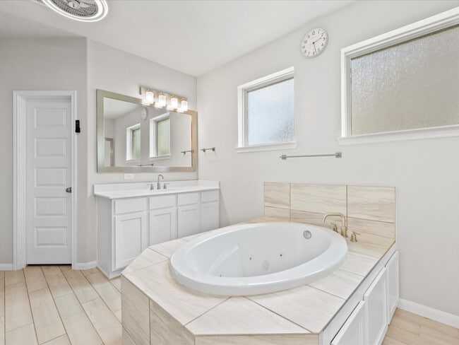 Photo - 262 Peninsula Pt Dr