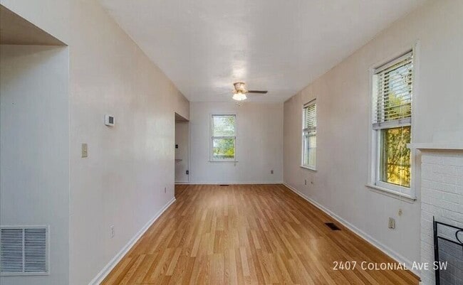 Photo - 2407 Colonial Ave SW