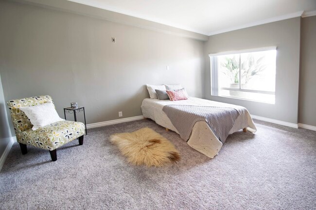 Photo - Golden Oaks Apartments