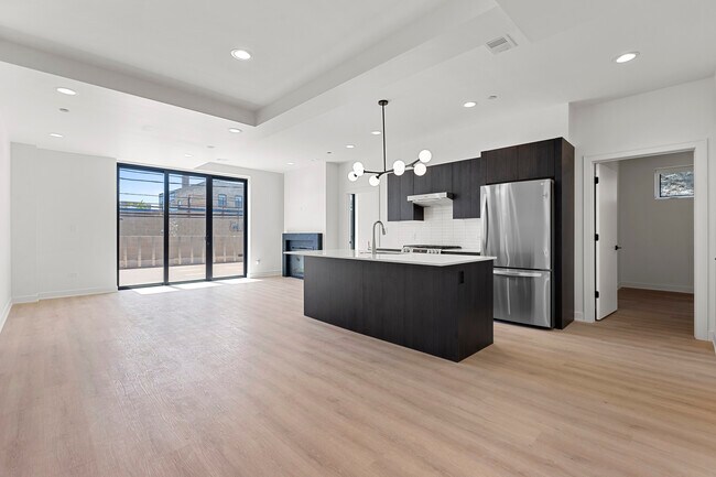 Photo - 1801 W Grand Ave Unit 201