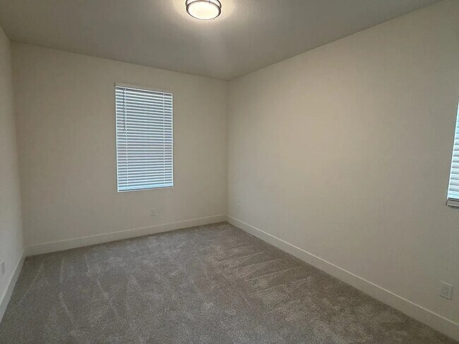 Photo - 4404 Redstart Ln