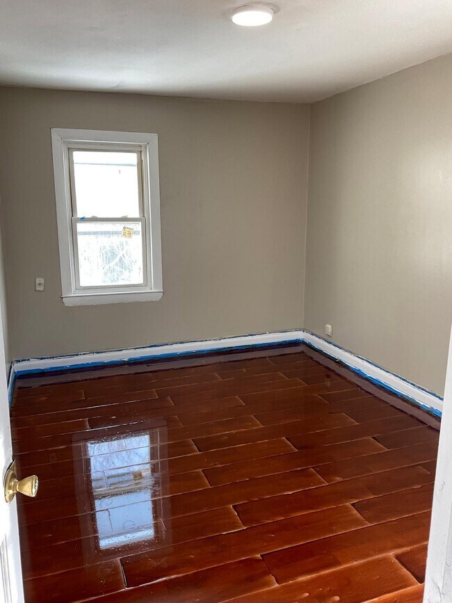 Photo - 82 Sunnyside St Unit 4BR/1BA Apartment