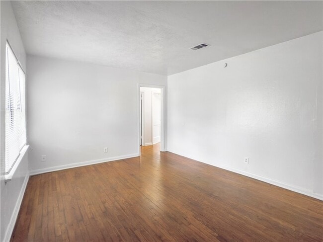 Photo - 703 Cherry St