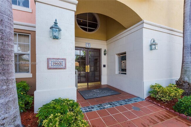 19601 E Country Club Dr Unidad 7104