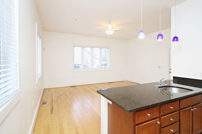 Photo - Light-Filled 5th St Flats/Downtown Condo Unidad 1D