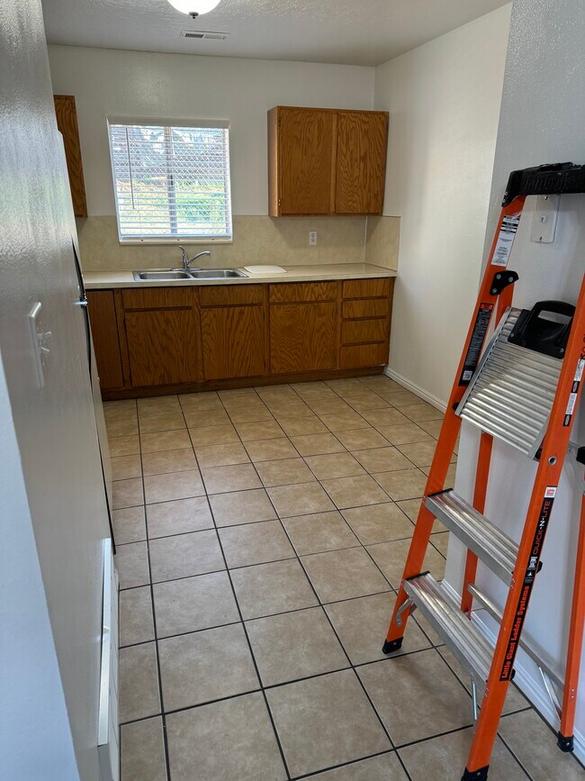 Photo - 430 N 1000 E Unidad 8