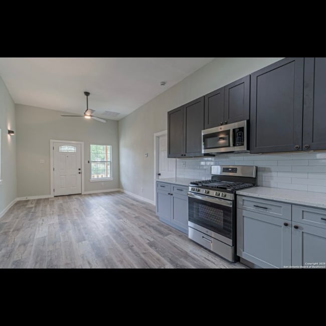 Photo - 210 N San Jacinto St Unidad 2