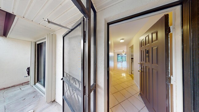 Photo - 121 Lake Paula Dr