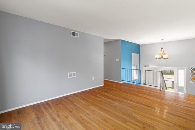 Photo - 14815 Empire St