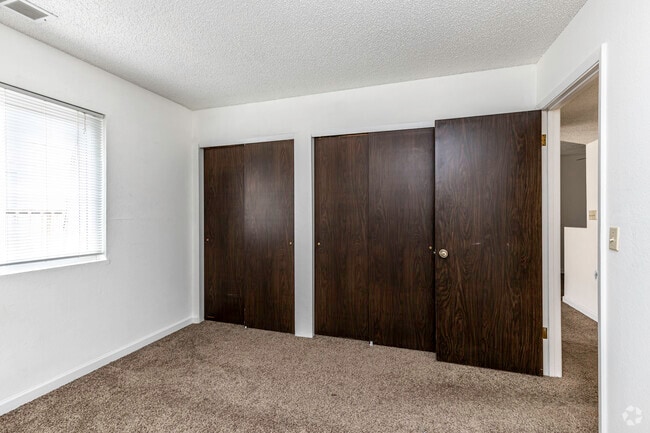 1BR, 1BA - 595SF