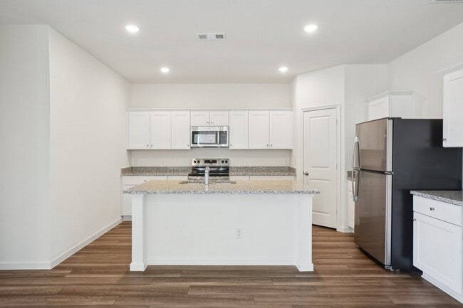 Photo - 16125 Viburnum Dr