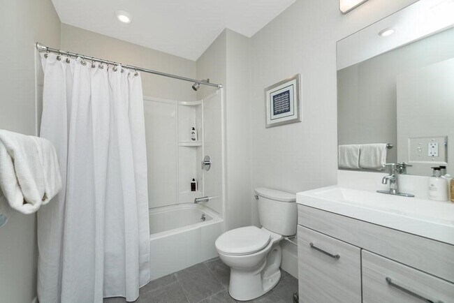 165 Broadway Unit 4H