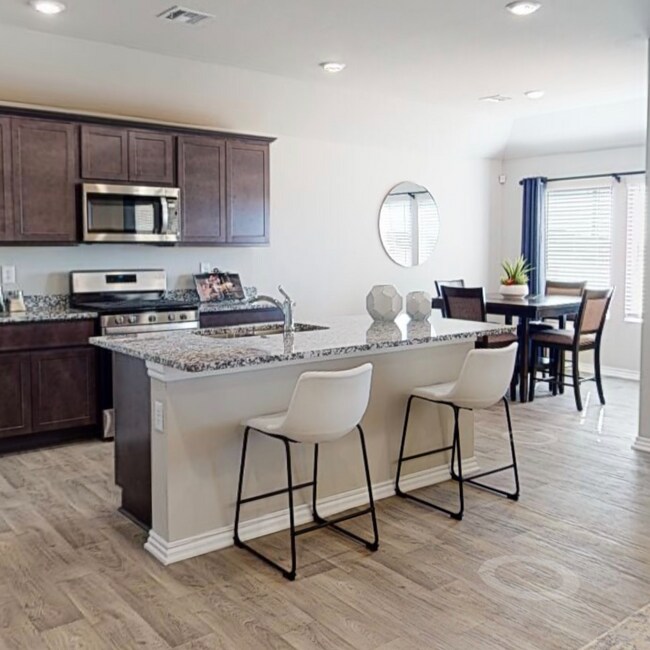 Photo - 2717 Phelps Dr