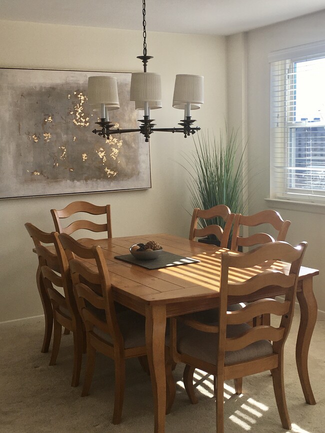 Dining area seats 6 - 893 Farmington Ave Unit 4F