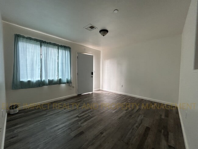 Photo - 1462 W St Marys Rd