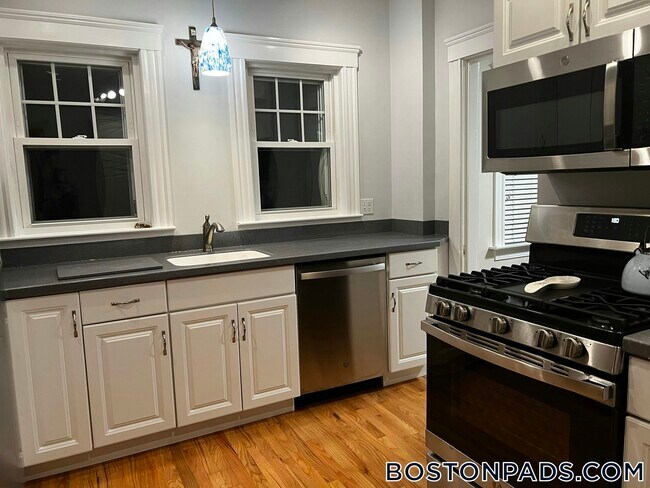 Photo - 70 Cottage Park Rd Unit 1