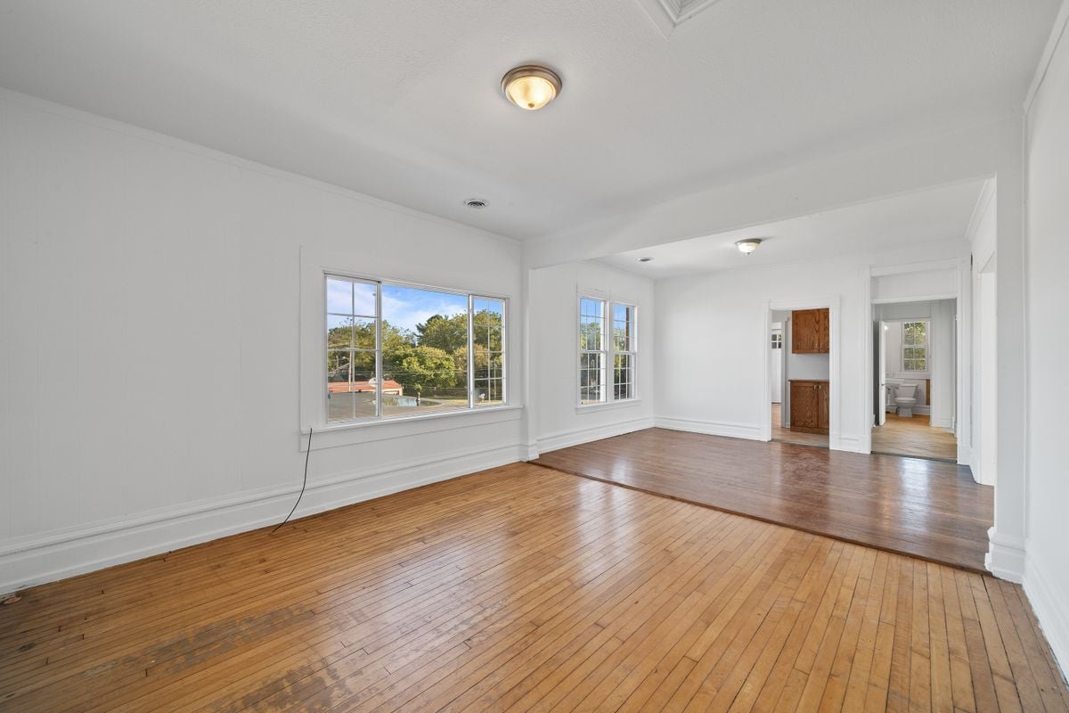 Photo - 106 N Main St