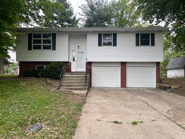 Charming 3 BR/ 2.5 BA home located in Chatham - Charming 3 BR/ 2.5 BA home located in Chatham