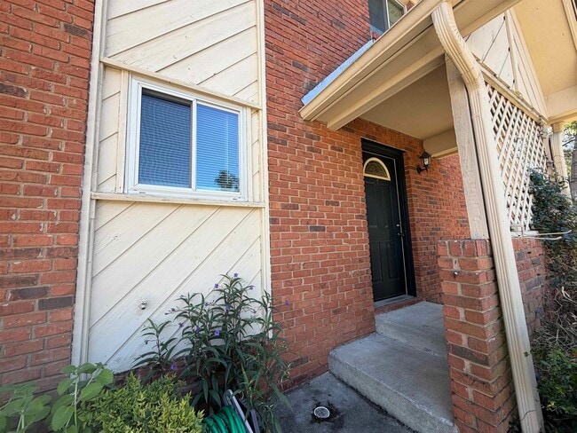 Photo - 3207 Shamrock St E