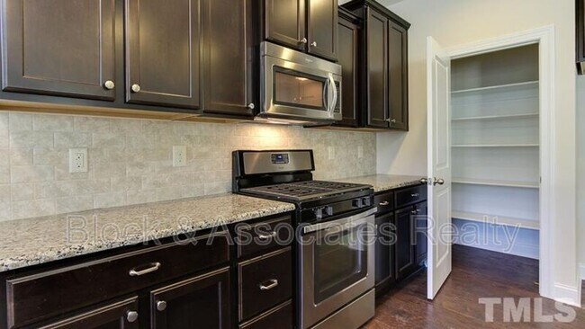 Photo - 213 Begen St