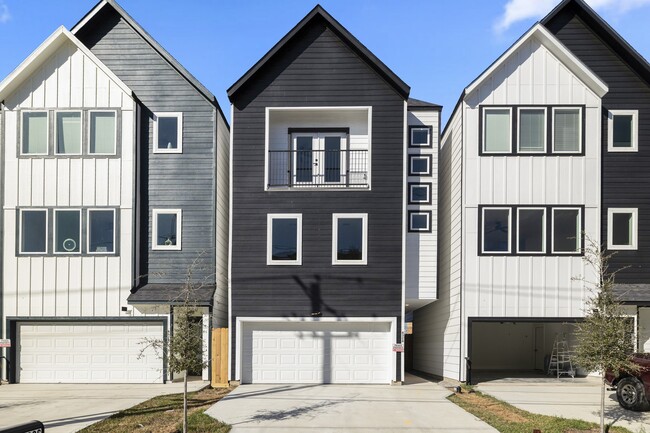 Building Photo - 6330 Del Rio St