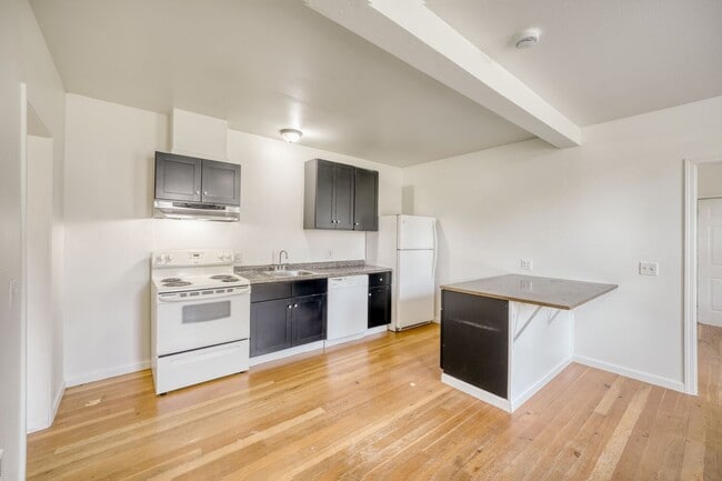 Building Photo - 1619 S Yakima Ave
