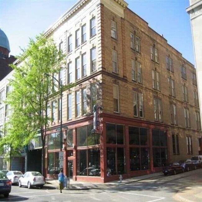 Photo - 121 W Broad St