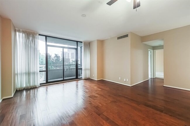 Photo - 15 Greenway Plz Unit 5C